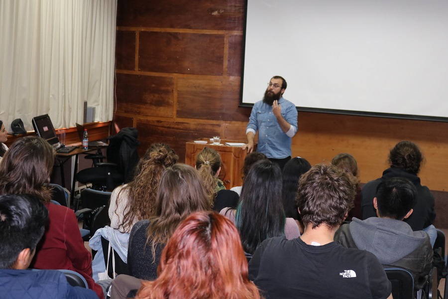Dirección de Cooperación Internacional realizó conversatorio con estudiantes extranjeros sobre “Estallido Social en Chile”